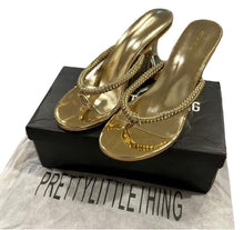  Pretty Little Thing Spiral Toe Thong, High Heeled Wedges Women’s Size 5 New Gold